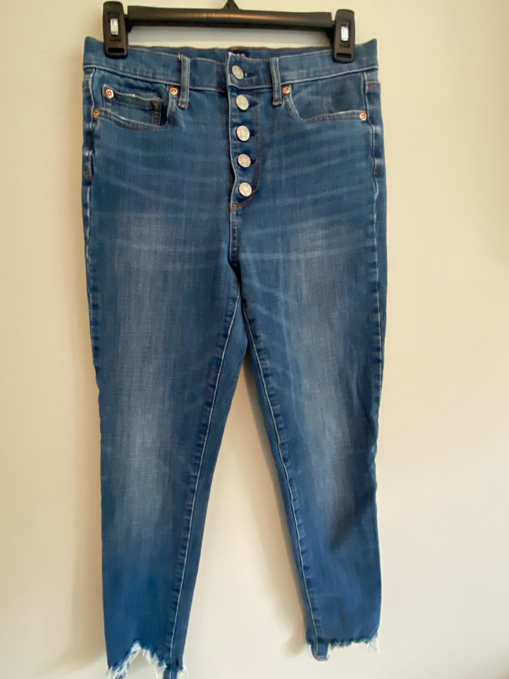 GAP True Skinny High-Rise Button-Fly Cropped Jeans in Medium Blue